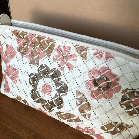 Bottega Veneta mini pochette bag - Picture 9 of 13